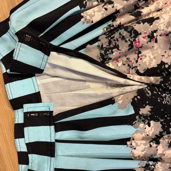 Anthropologie Plenty by Tracy Reese Pleated Skirt with Buttons, Size 4 - Picture 6 of 10